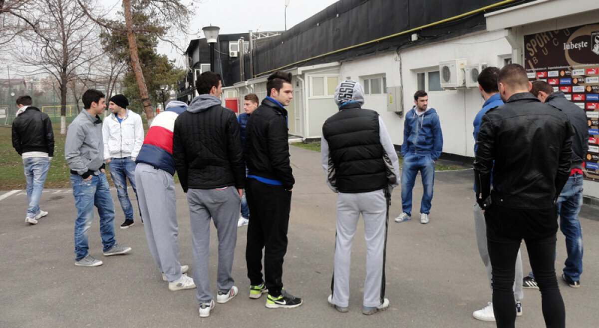 FOTO Sportul a ajuns echipa nimănui » 15 jucători se pregătesc fără antrenor şi echipament sportiv