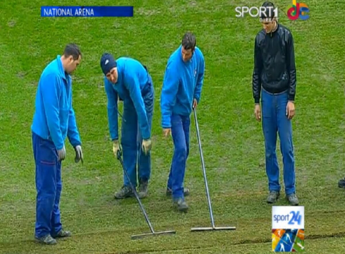 UPDATE Dau de zor la lopată » Schimbarea bucăţilor de gazon de pe Naţional Arena continuă şi azi