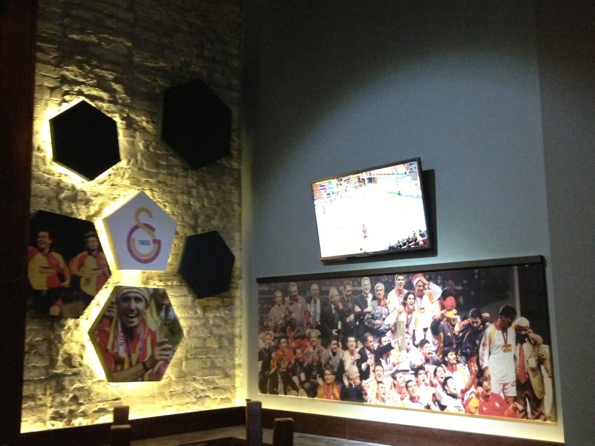 GALERIE FOTO Hagi şi-a deschis pub în Constanţa!