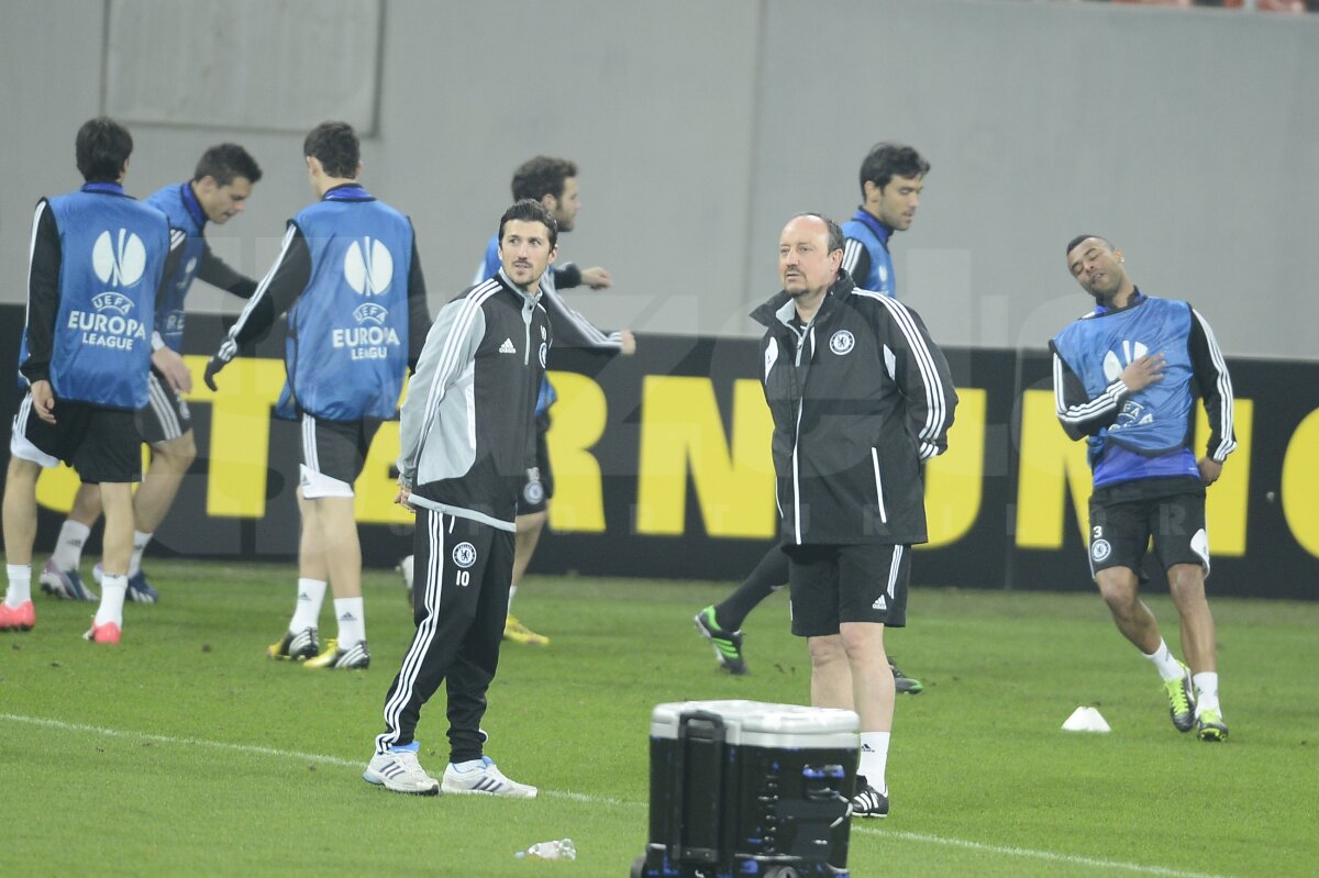 FOTO Spionaţi de Reghe şi MM » Jucătorii lui Chelsea au ridicat brazde pe Arena Naţională