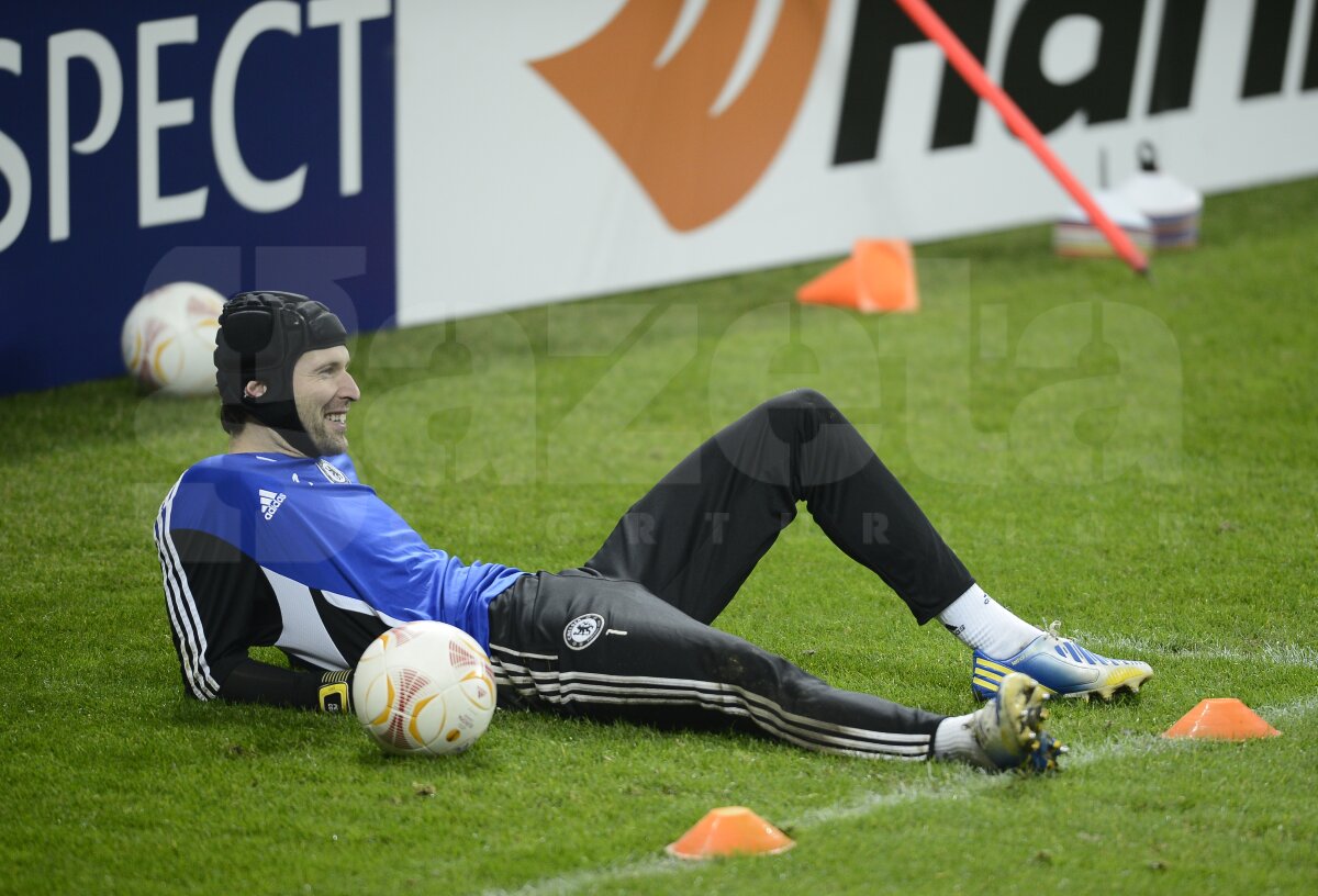 FOTO Spionaţi de Reghe şi MM » Jucătorii lui Chelsea au ridicat brazde pe Arena Naţională