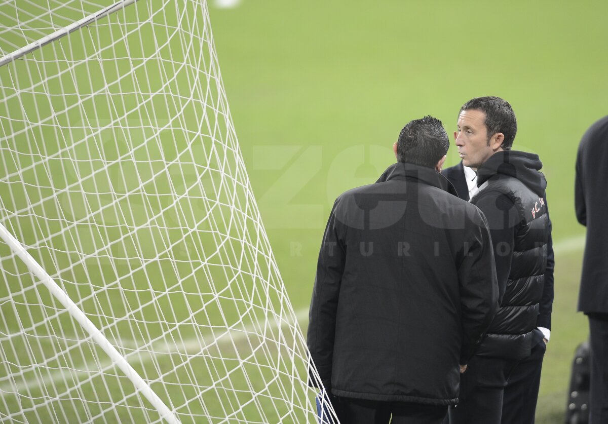 FOTO Spionaţi de Reghe şi MM » Jucătorii lui Chelsea au ridicat brazde pe Arena Naţională