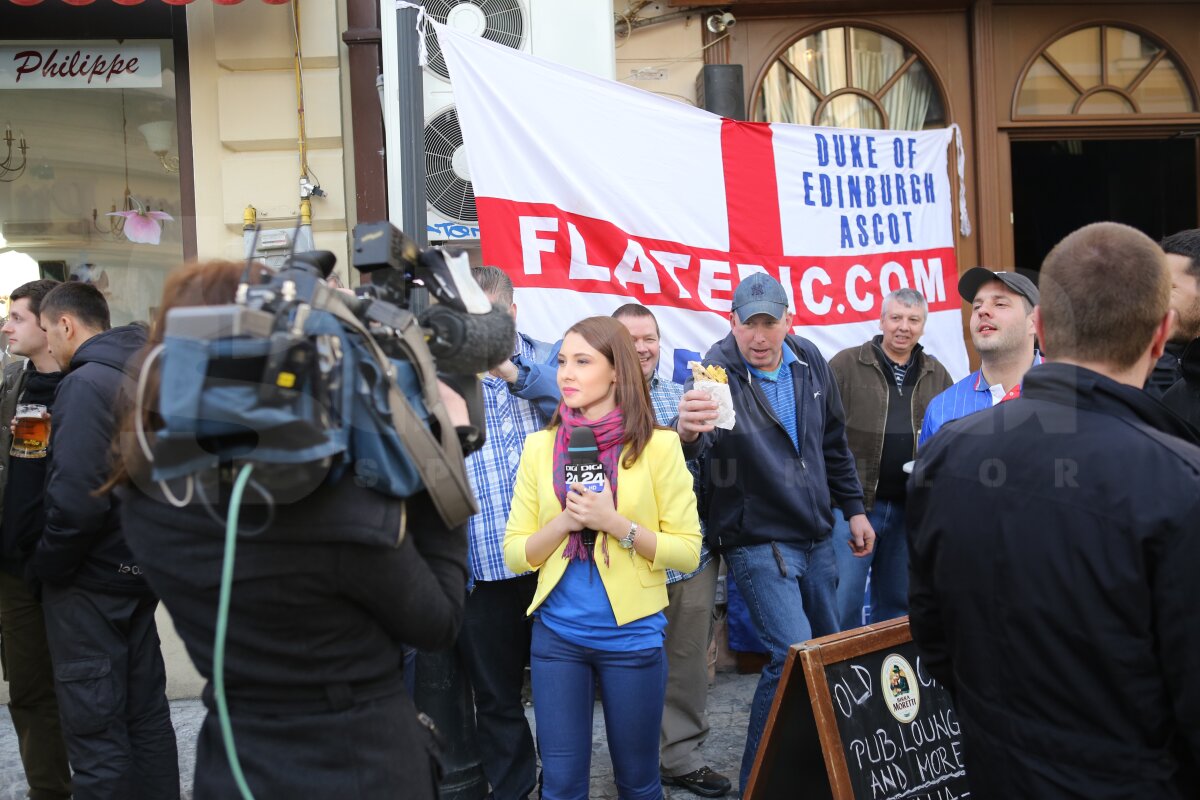 FOTO Suporterii lui Chelsea s-au distrat în Centrul Vechi înainte de meci