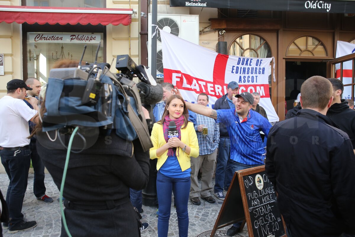 FOTO Suporterii lui Chelsea s-au distrat în Centrul Vechi înainte de meci