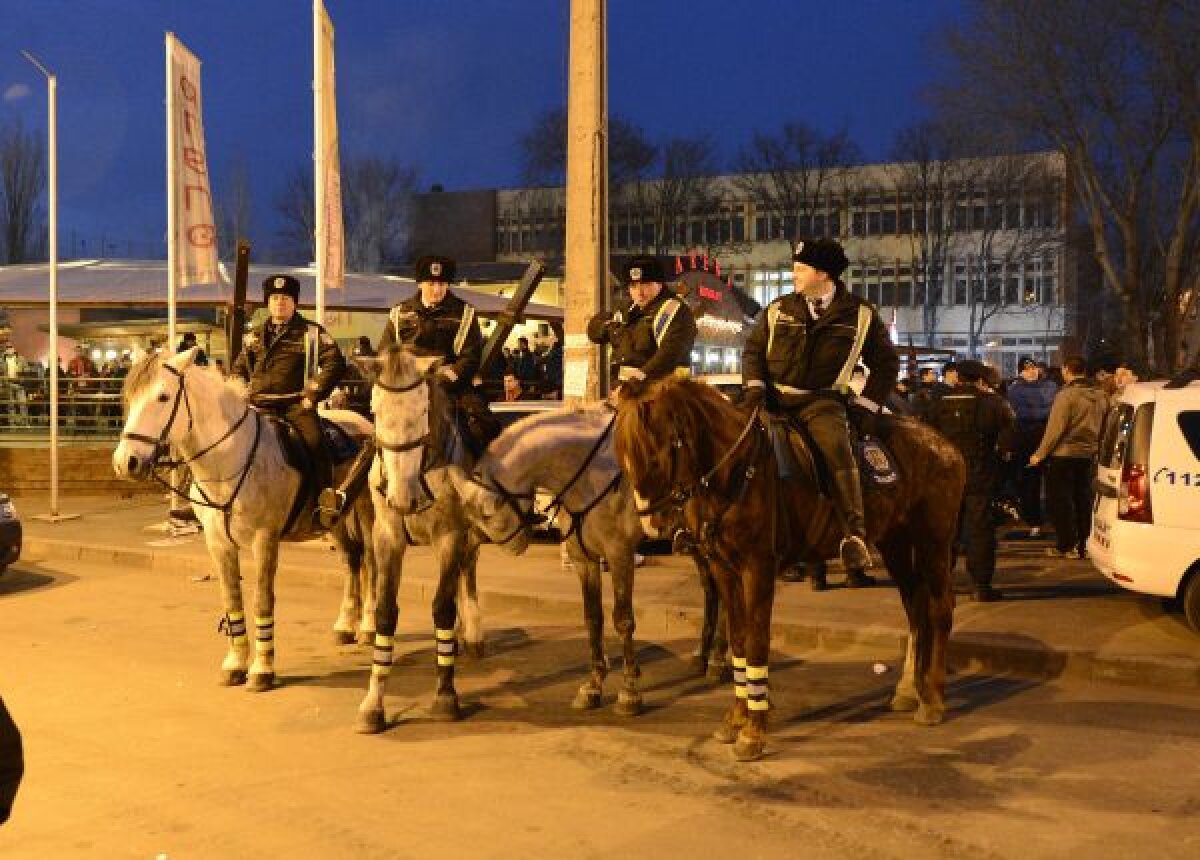 FOTO A căzut recordul? » Pe Naţional Arena au fost ieri mai mulţi spectatori decît ar fi permis regulamentul