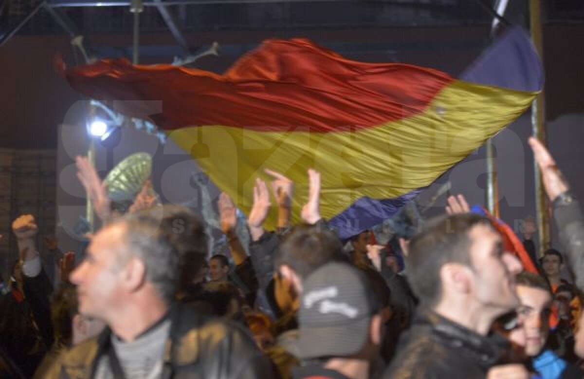 FOTO 7 superimagini de la bucuria suporterilor » Steaua a scos din nou românii în strada