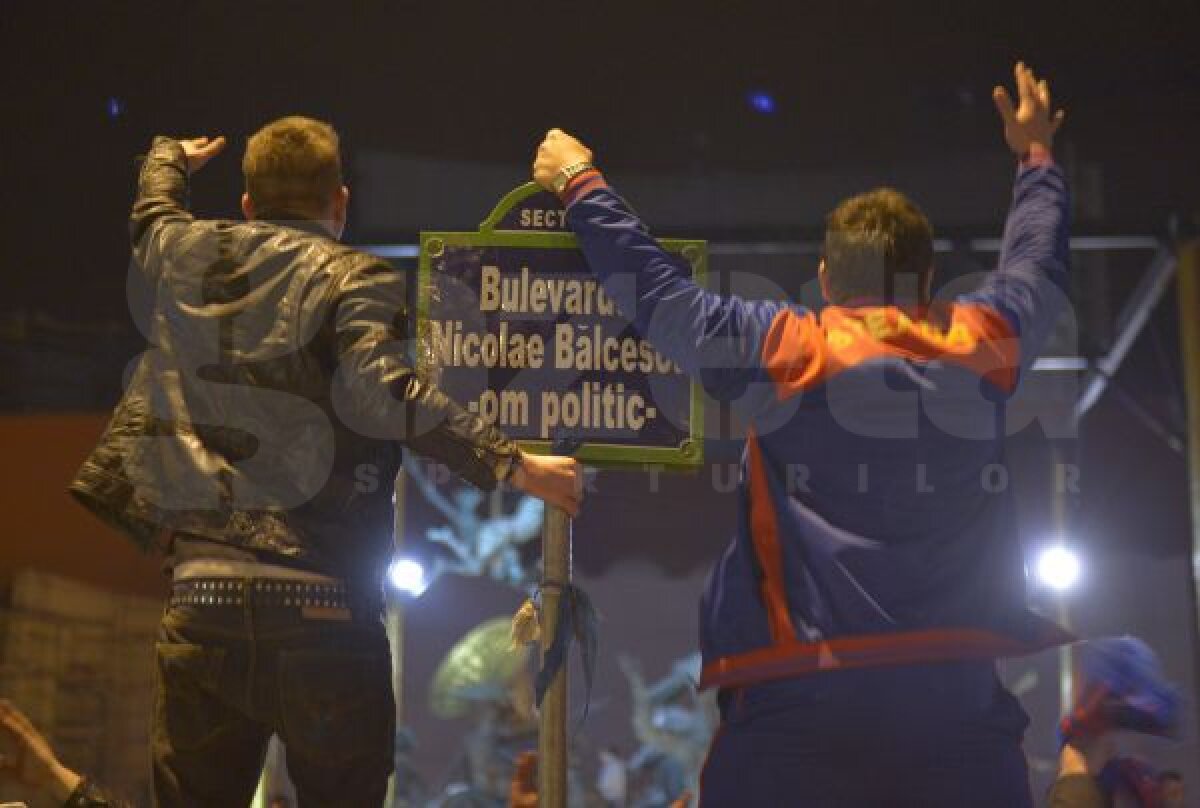 FOTO 7 superimagini de la bucuria suporterilor » Steaua a scos din nou românii în strada