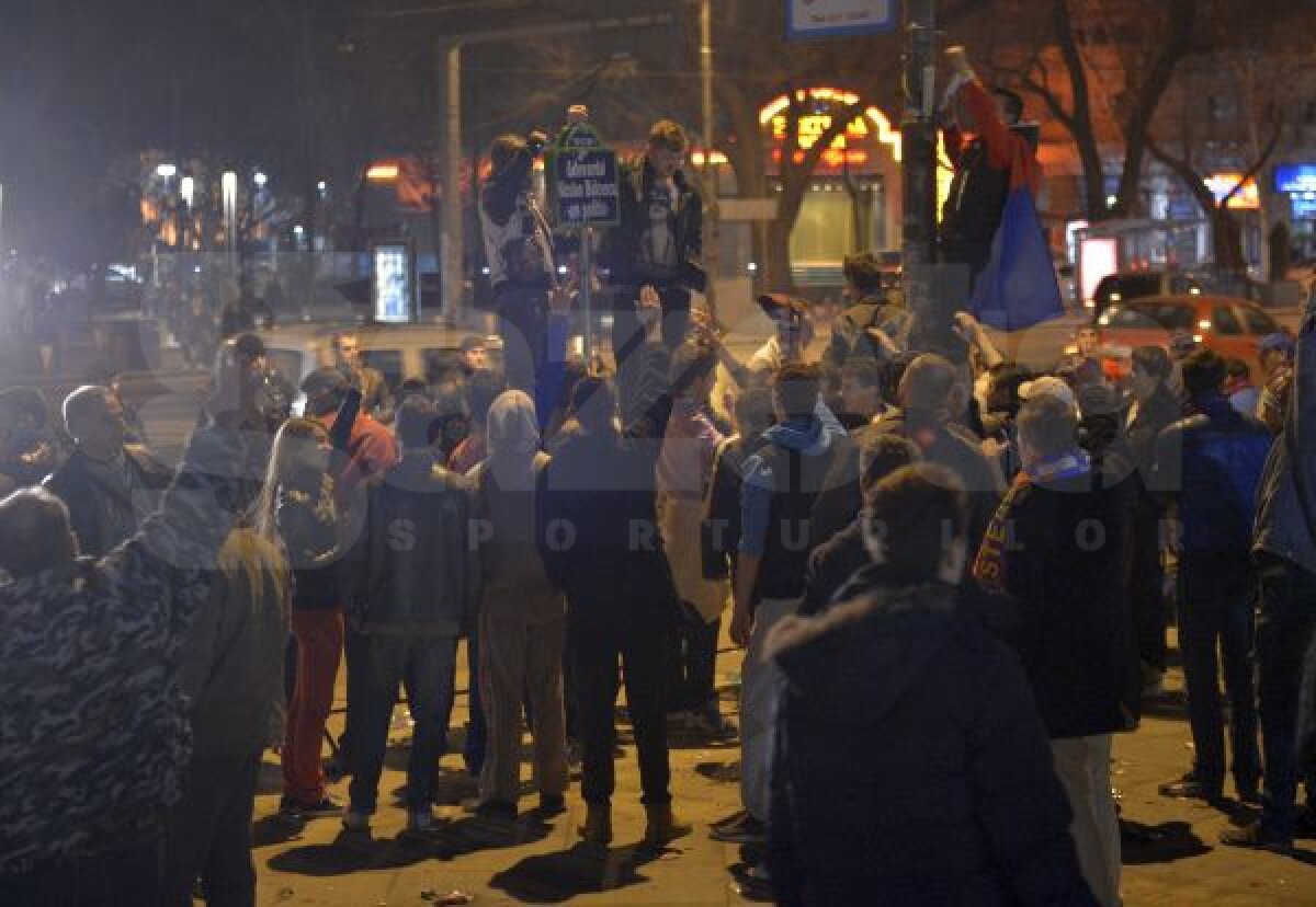 FOTO 7 superimagini de la bucuria suporterilor » Steaua a scos din nou românii în strada
