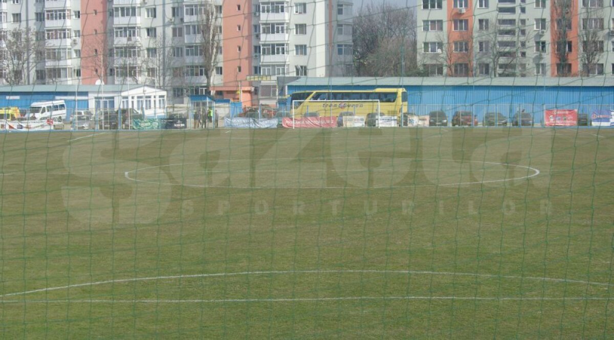 GALERIE FOTO Sportul - Farul, cronica în imagini a unui meci nejucat » Instantanee incredibile cu nebunia creată la stadion