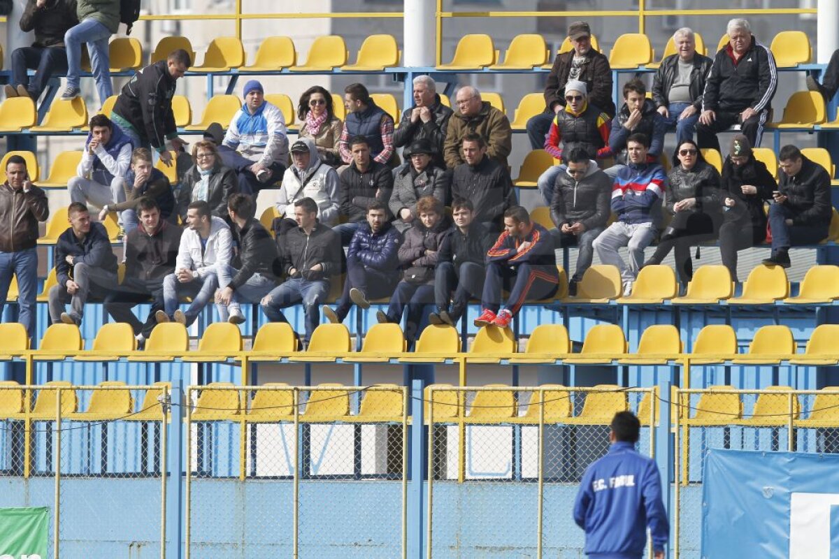 GALERIE FOTO Sportul - Farul, cronica în imagini a unui meci nejucat » Instantanee incredibile cu nebunia creată la stadion