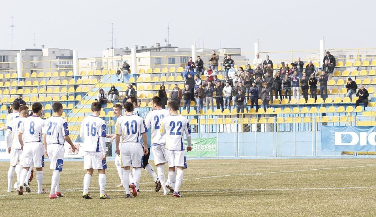 GALERIE FOTO Sportul - Farul, cronica în imagini a unui meci nejucat » Instantanee incredibile cu nebunia creată la stadion