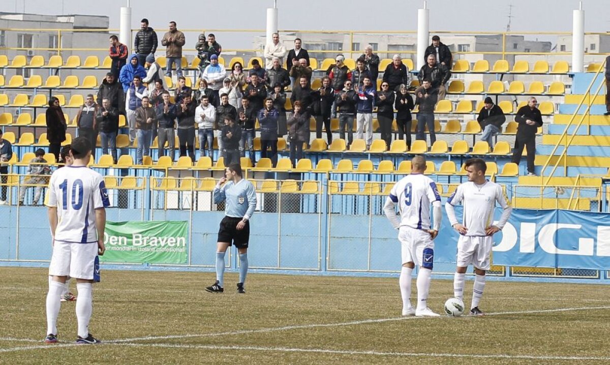 GALERIE FOTO Sportul - Farul, cronica în imagini a unui meci nejucat » Instantanee incredibile cu nebunia creată la stadion