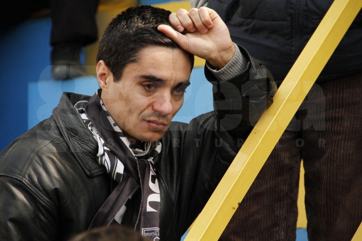 GALERIE FOTO Sportul - Farul, cronica în imagini a unui meci nejucat » Instantanee incredibile cu nebunia creată la stadion