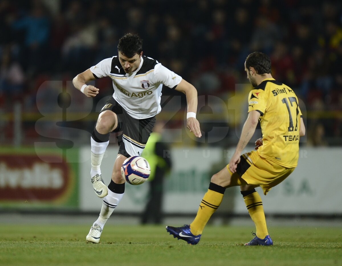 FOTO&VIDEO Distracţie cu "stegarii" » Astra - Braşov 3-0 şi giurgiuvenii "arestează" locul 2