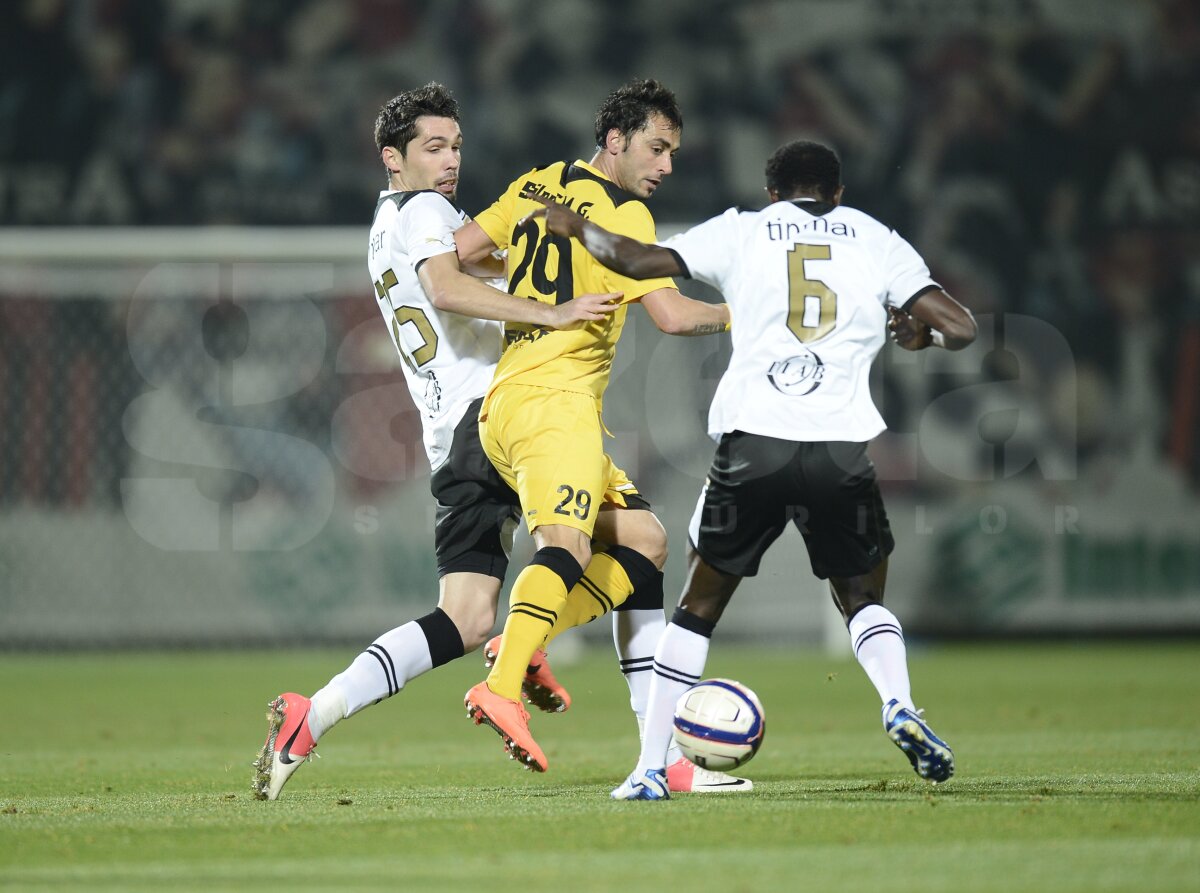 FOTO&VIDEO Distracţie cu "stegarii" » Astra - Braşov 3-0 şi giurgiuvenii "arestează" locul 2
