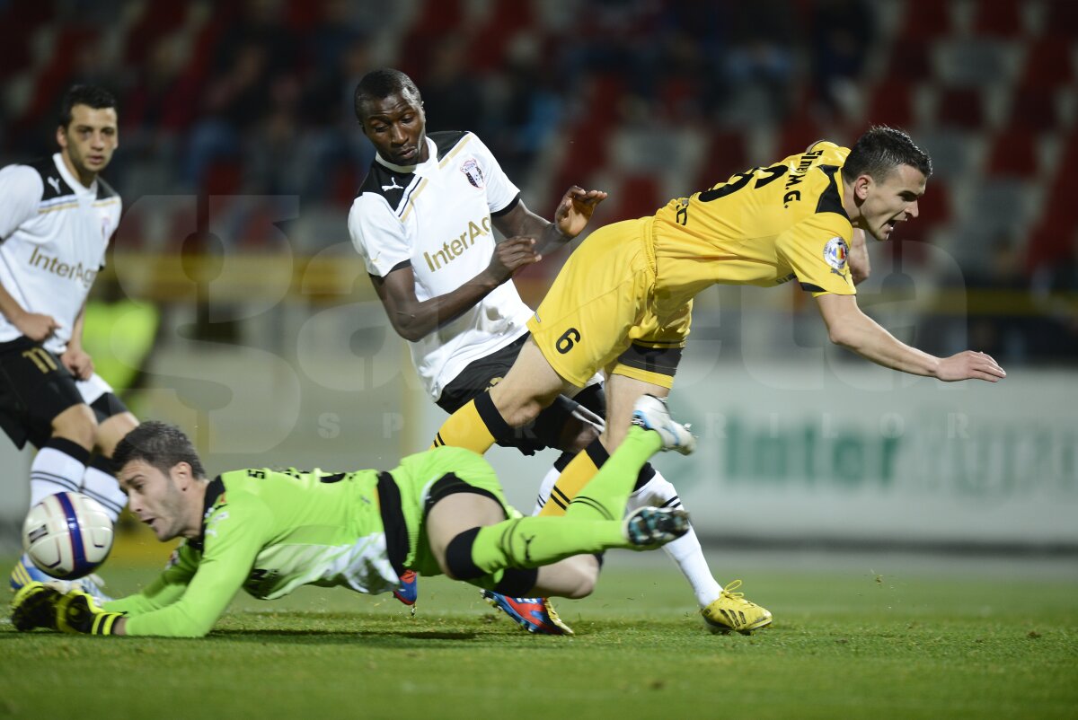 FOTO&VIDEO Distracţie cu "stegarii" » Astra - Braşov 3-0 şi giurgiuvenii "arestează" locul 2