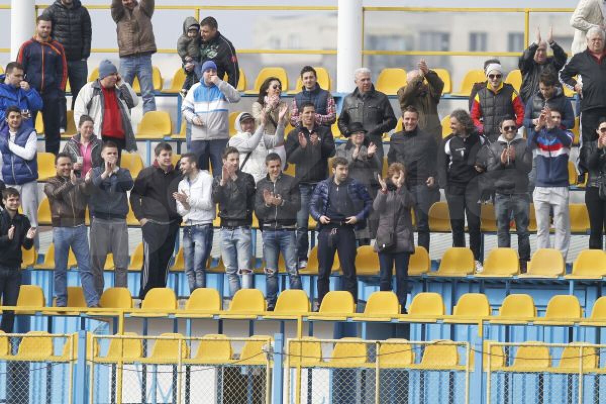 FOTO Scene incredibile la prima etapă din "B" » Sportul a refuzat să joace, Şiman a sărit să-l bată pe Varga!