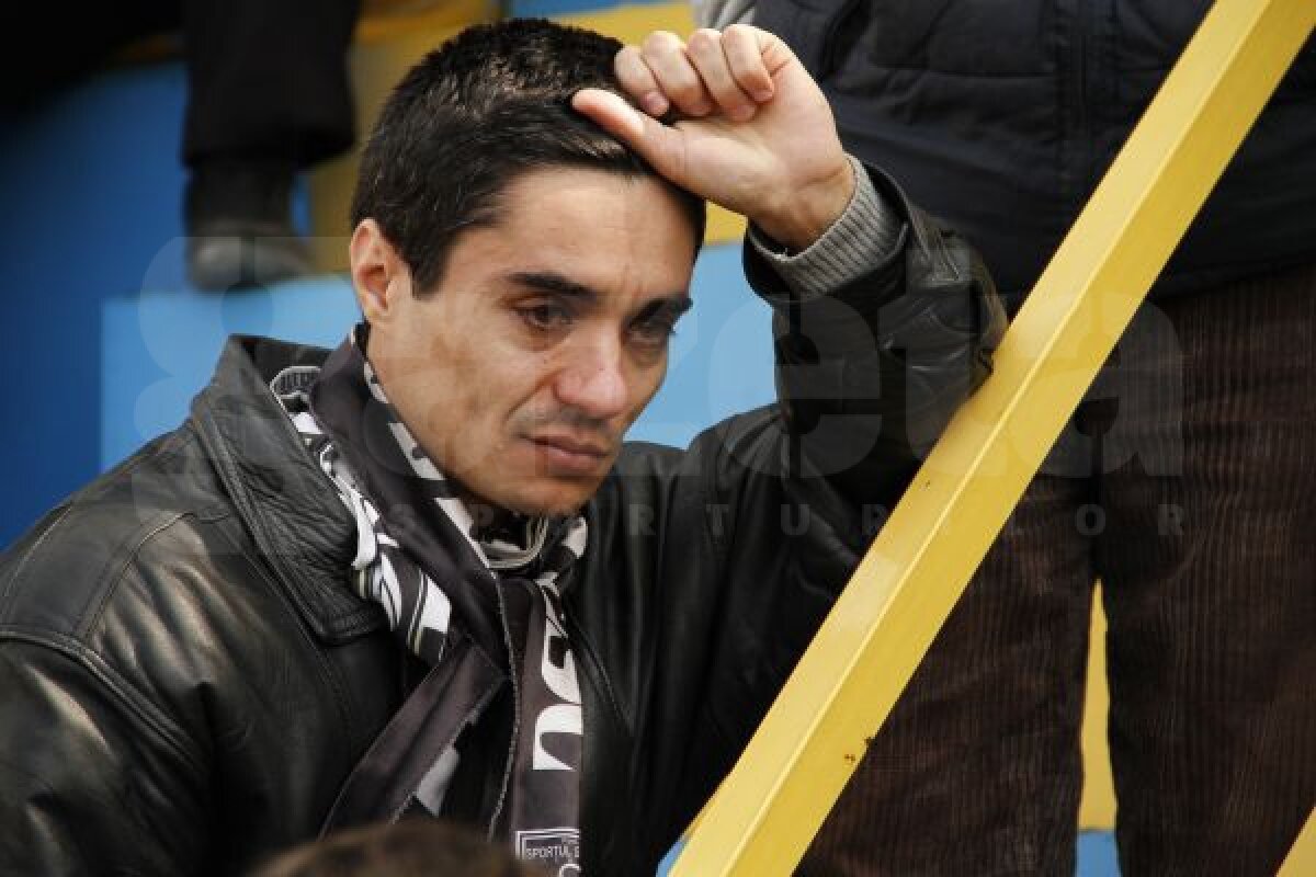 FOTO Scene incredibile la prima etapă din "B" » Sportul a refuzat să joace, Şiman a sărit să-l bată pe Varga!