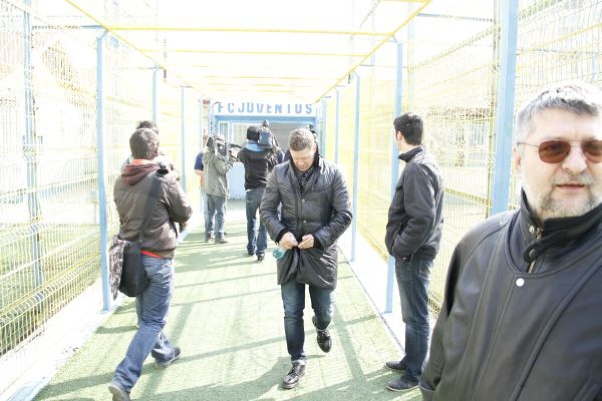 FOTO Scene incredibile la prima etapă din "B" » Sportul a refuzat să joace, Şiman a sărit să-l bată pe Varga!