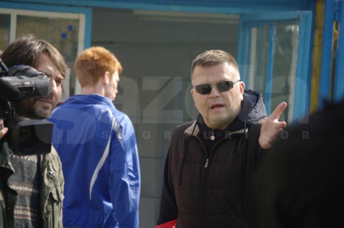 FOTO Scene incredibile la prima etapă din "B" » Sportul a refuzat să joace, Şiman a sărit să-l bată pe Varga!