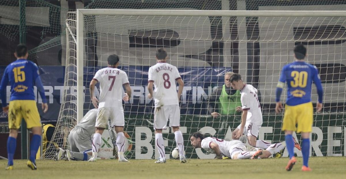 FOTO&VIDEO Spectacol în tribune, fotbal chinuit în teren » Rapid - Petrolul 0-0
