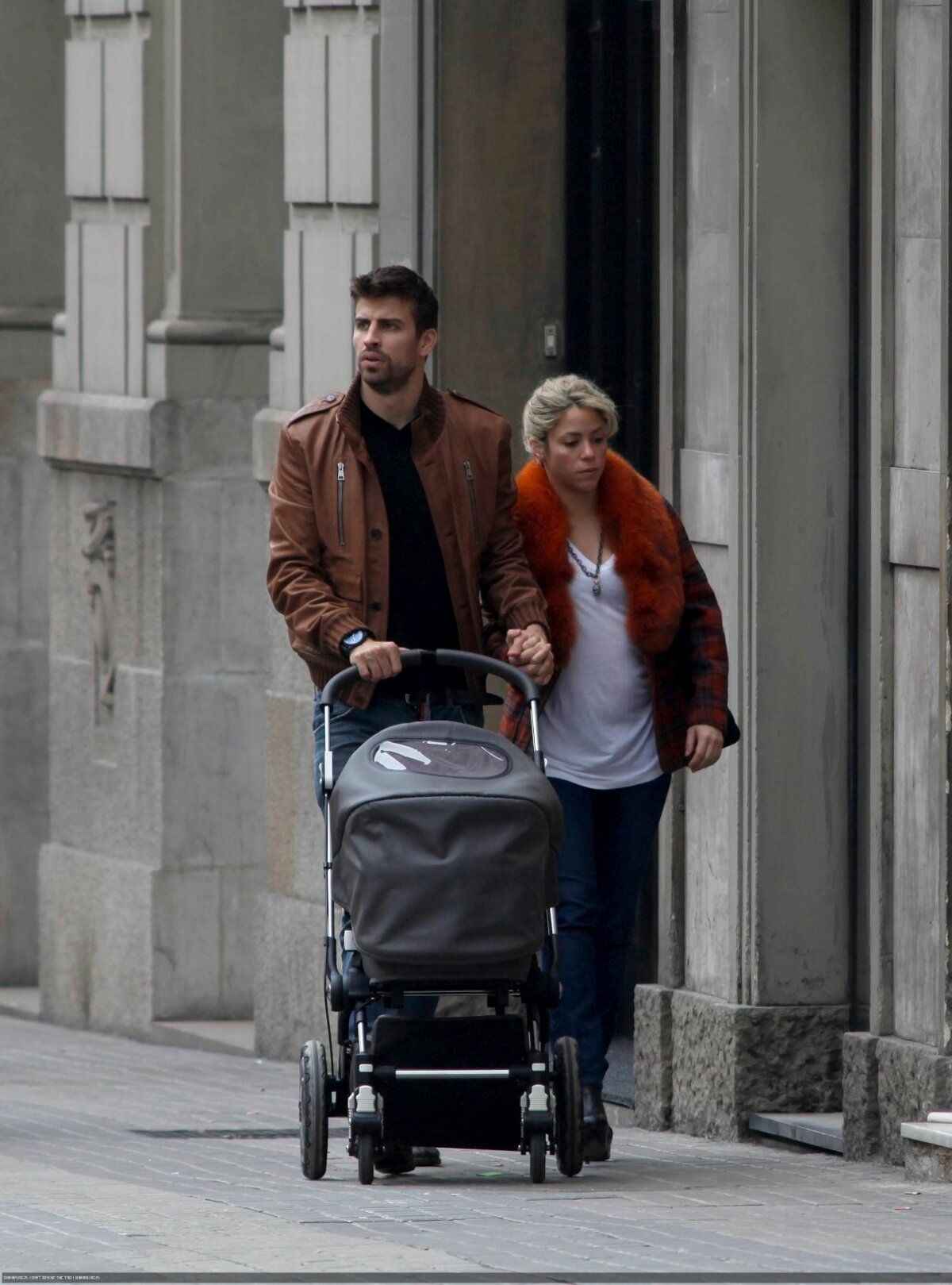 GALERIE FOTO Rolul de părinţi îi prinde de minune pe Gerard Pique şi Shakira