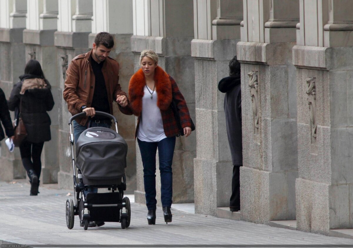 GALERIE FOTO Rolul de părinţi îi prinde de minune pe Gerard Pique şi Shakira