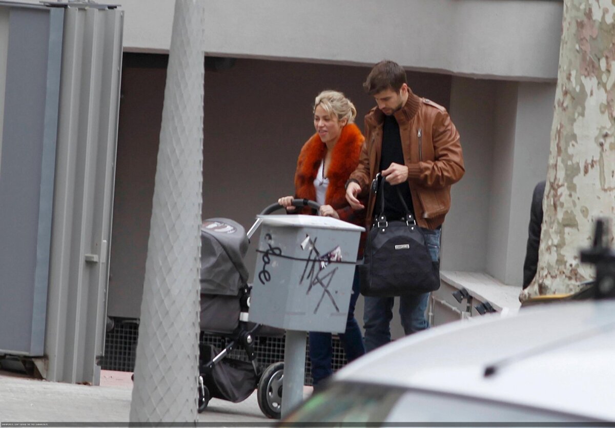 GALERIE FOTO Rolul de părinţi îi prinde de minune pe Gerard Pique şi Shakira