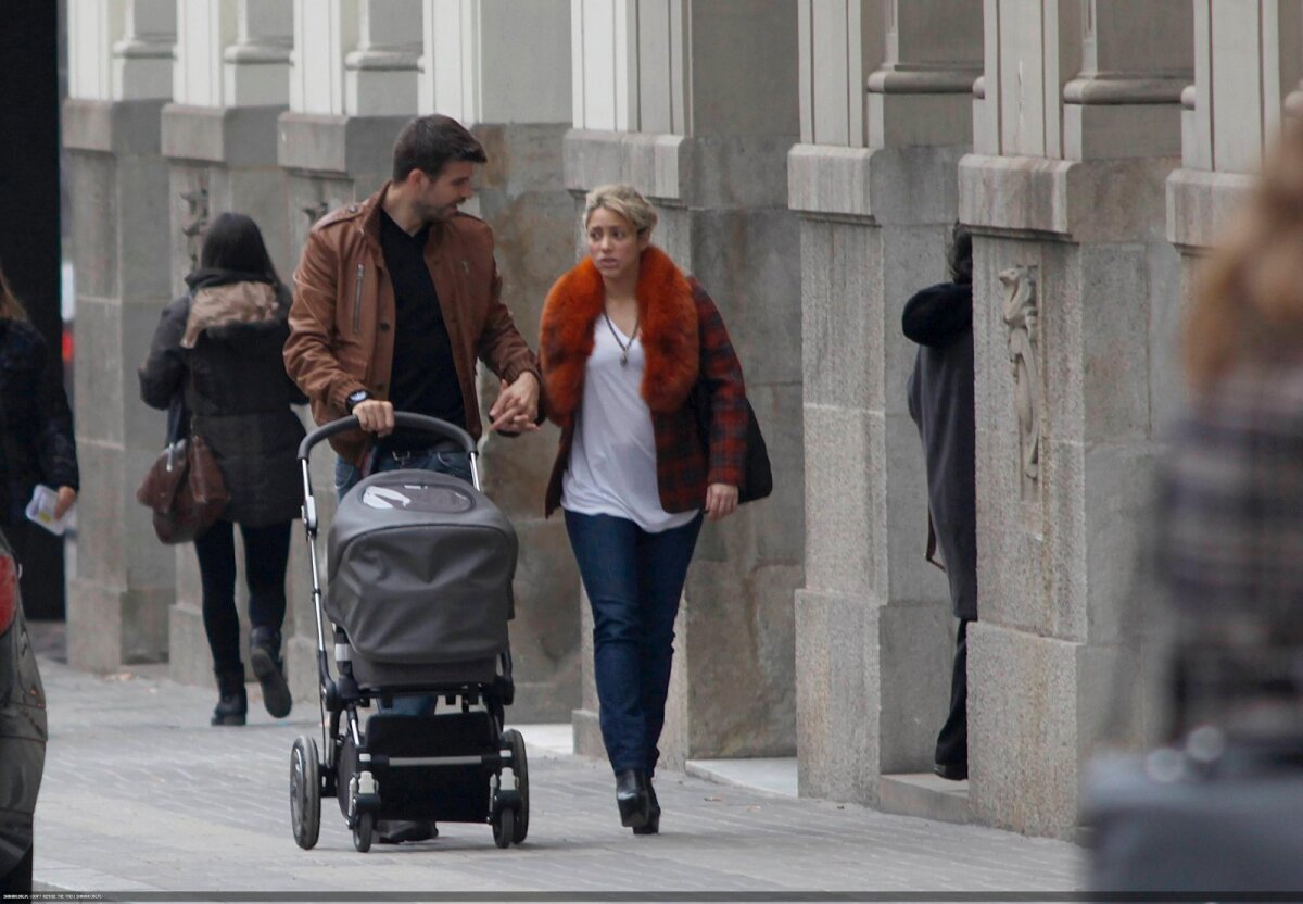 GALERIE FOTO Rolul de părinţi îi prinde de minune pe Gerard Pique şi Shakira