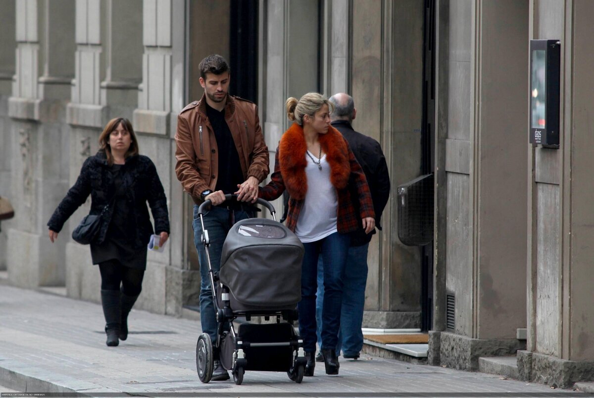GALERIE FOTO Rolul de părinţi îi prinde de minune pe Gerard Pique şi Shakira