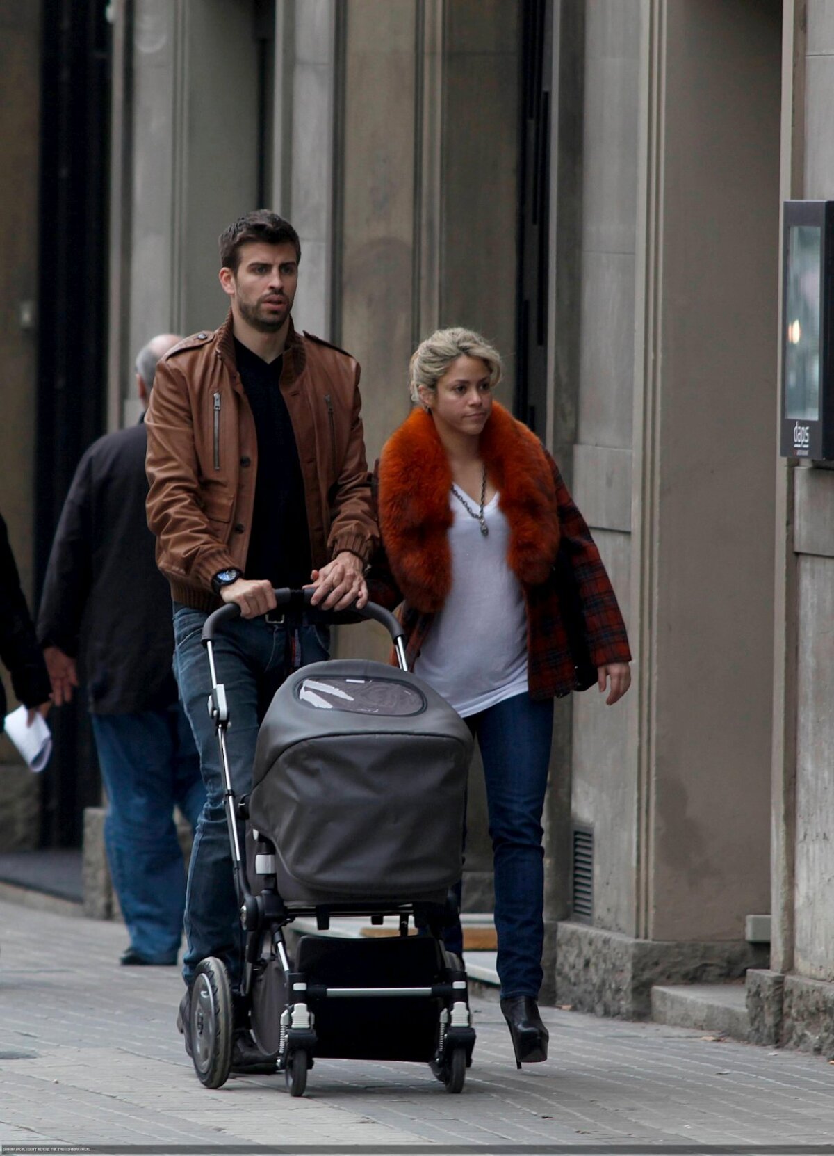 GALERIE FOTO Rolul de părinţi îi prinde de minune pe Gerard Pique şi Shakira