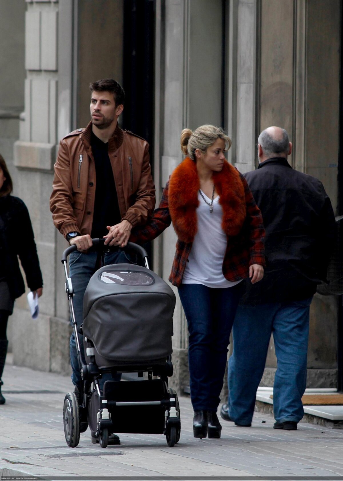 GALERIE FOTO Rolul de părinţi îi prinde de minune pe Gerard Pique şi Shakira