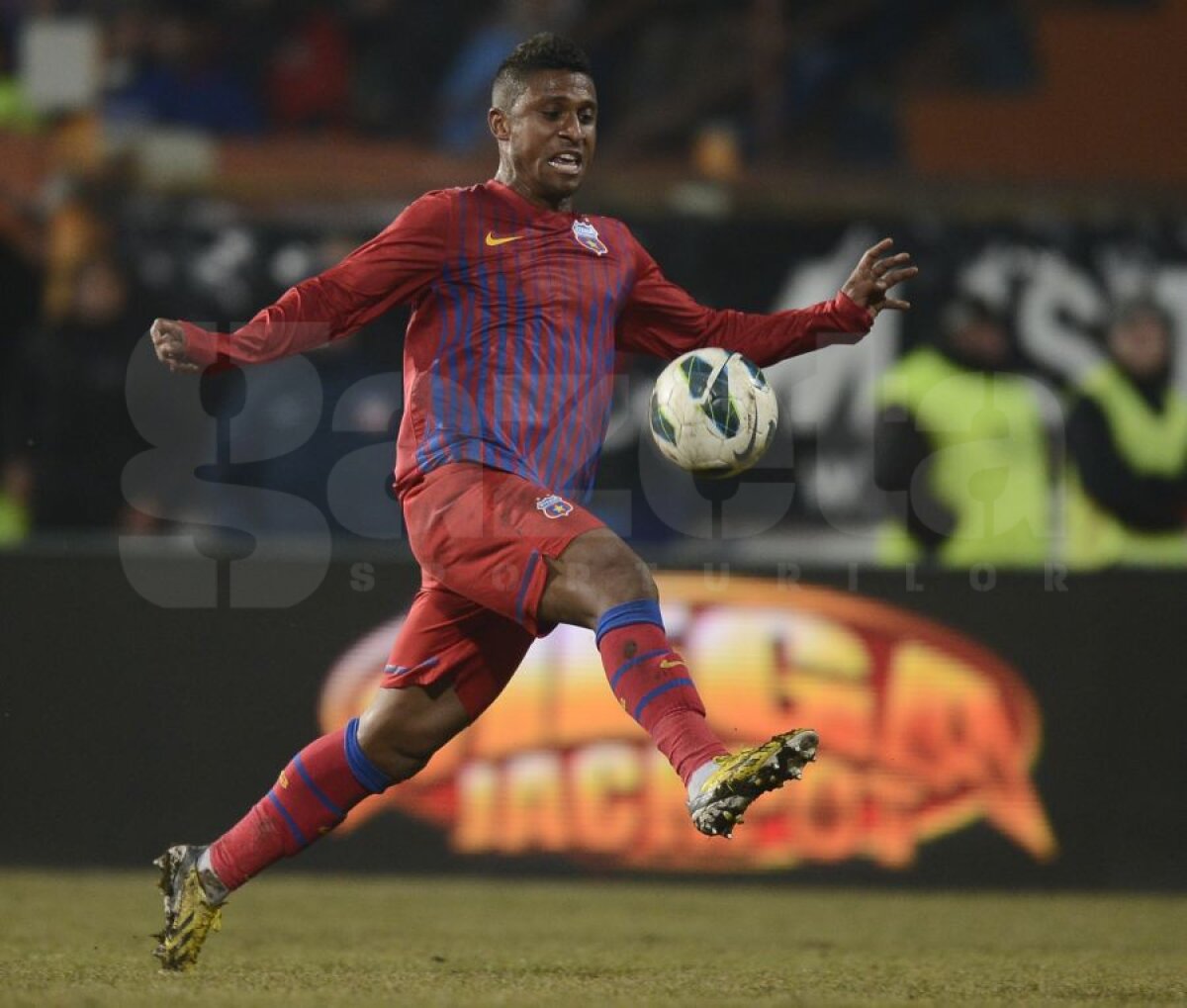 FOTO&VIDEO Trenuleţul roş-albastru pleacă triumfător spre Londra » Ceahlăul - Steaua 3-4