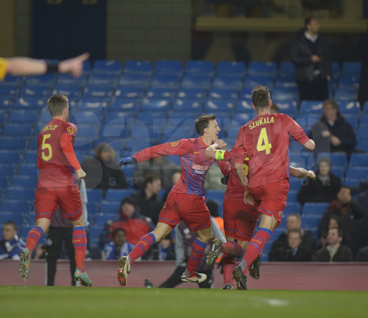 VIDEO şi FOTO » Chelsea - Steaua 3-1. Out din Europa, dar cu capul sus!