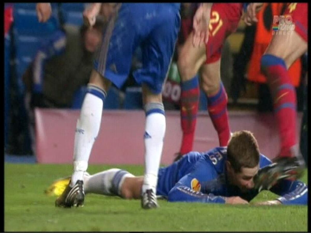 VIDEO şi FOTO Szukala l-a umplut de sînge pe Torres la o fază la care englezii au cerut penalty