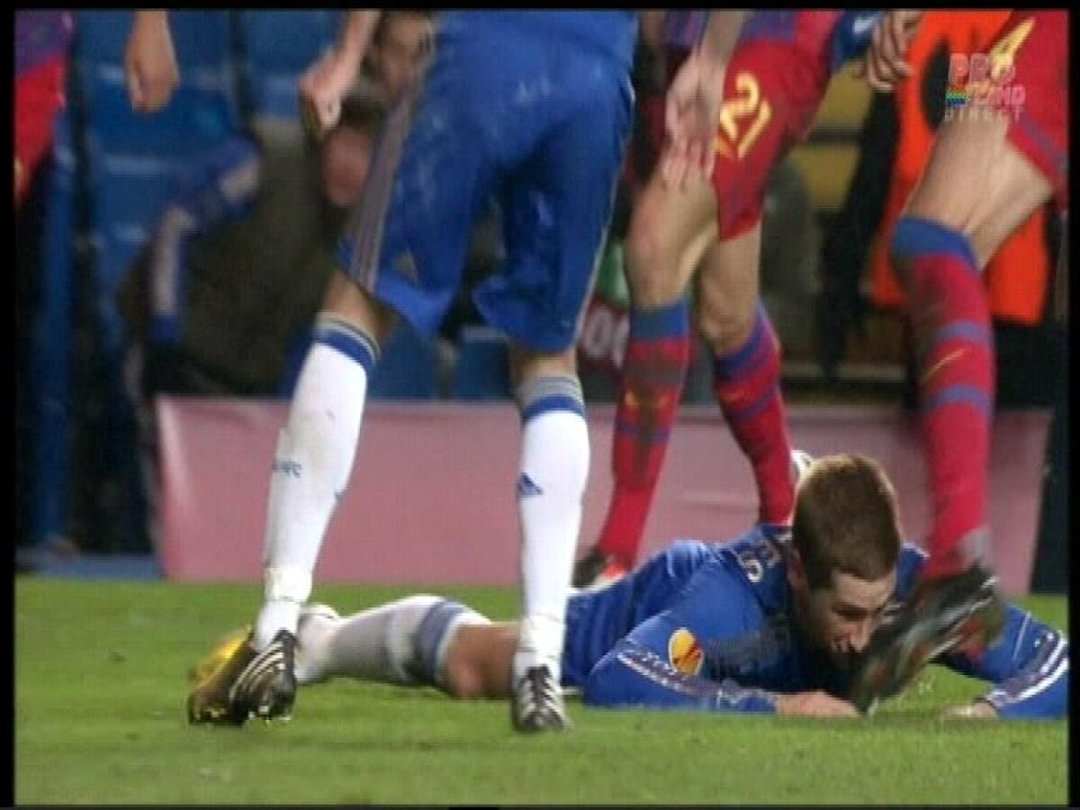 VIDEO şi FOTO Szukala l-a umplut de sînge pe Torres la o fază la care englezii au cerut penalty