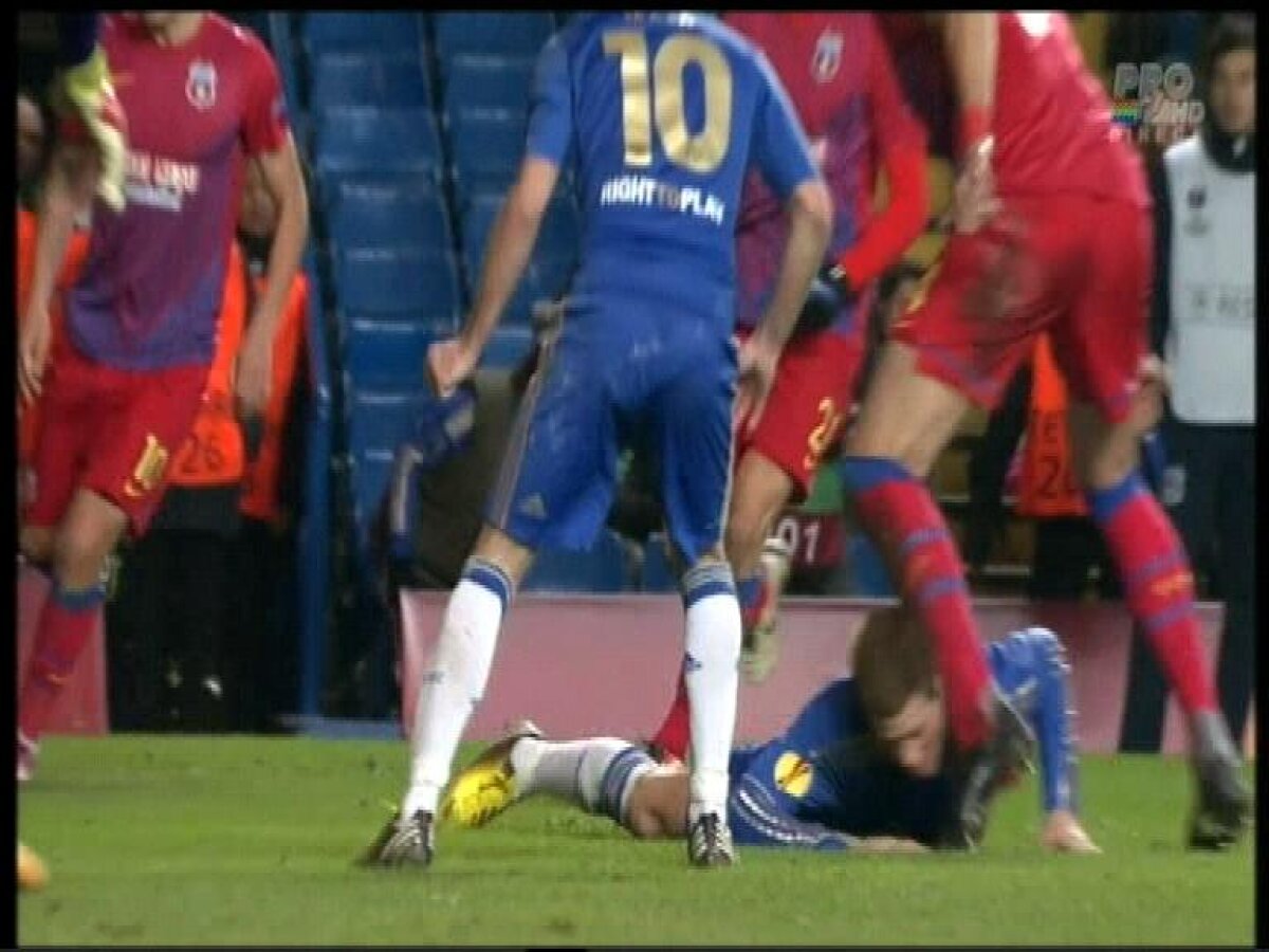 VIDEO şi FOTO Szukala l-a umplut de sînge pe Torres la o fază la care englezii au cerut penalty