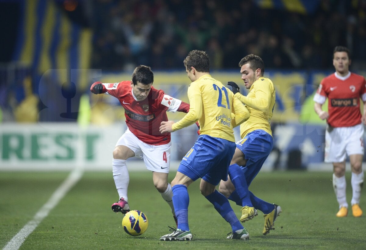 FOTO şi VIDEO Asaltul "lupilor" » Petrolul urcă pe locul 4 după victoria în faţa lui Dinamo, 2-1