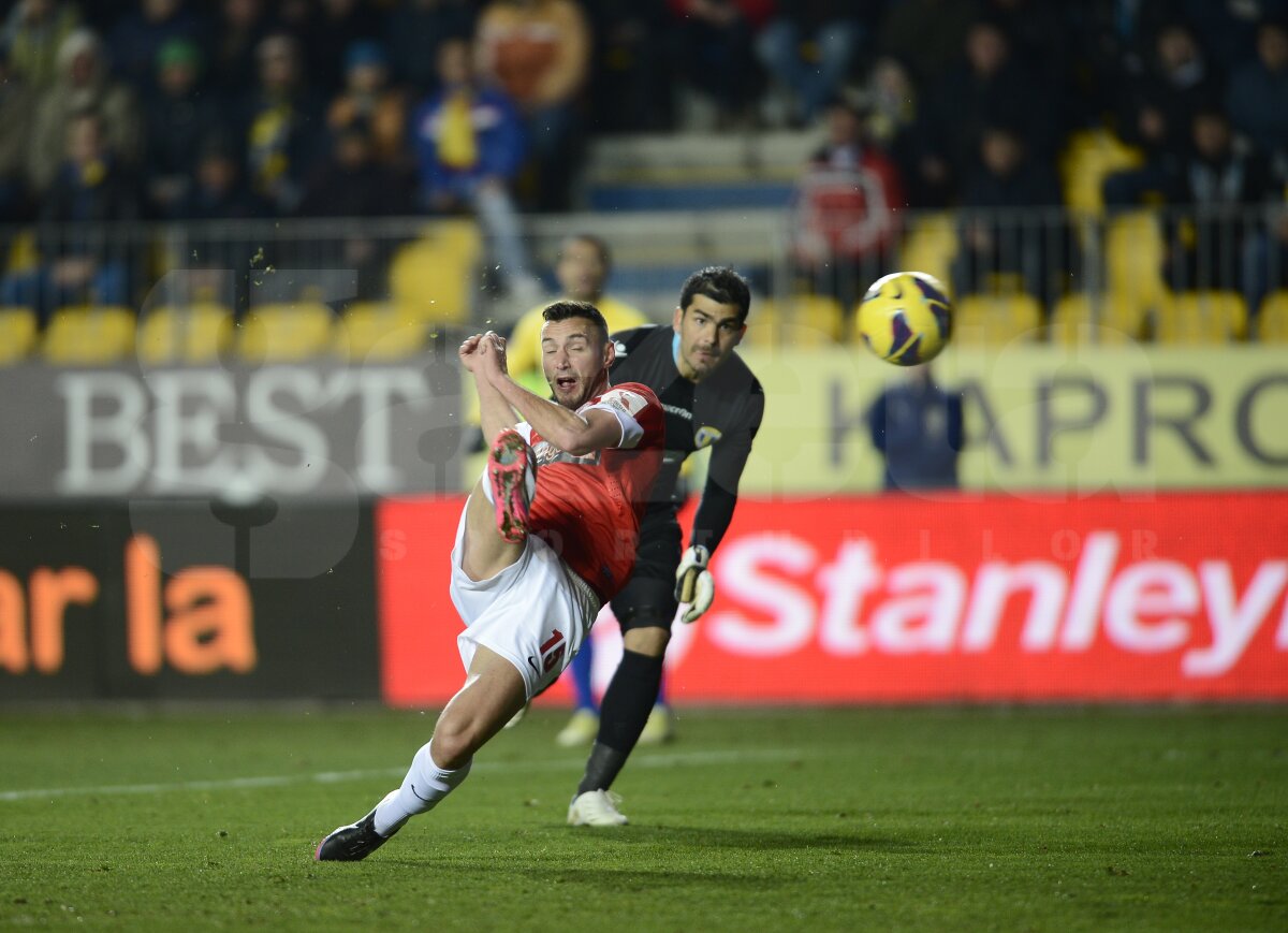 FOTO şi VIDEO Asaltul "lupilor" » Petrolul urcă pe locul 4 după victoria în faţa lui Dinamo, 2-1