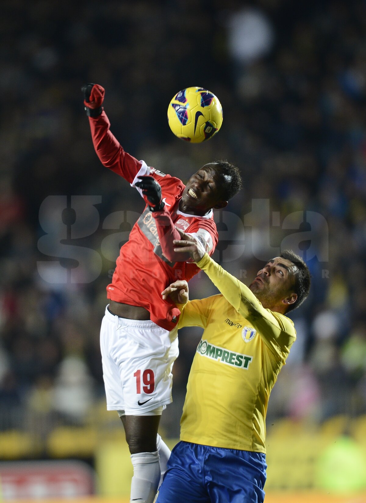 FOTO şi VIDEO Asaltul "lupilor" » Petrolul urcă pe locul 4 după victoria în faţa lui Dinamo, 2-1