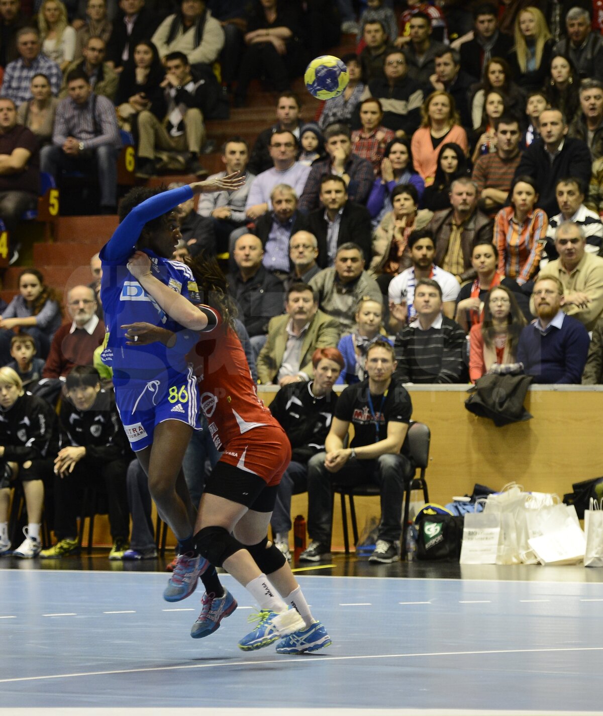 FOTO şi VIDEO Doar locul al doilea în grupă! » Oltchim - Krim 23-20