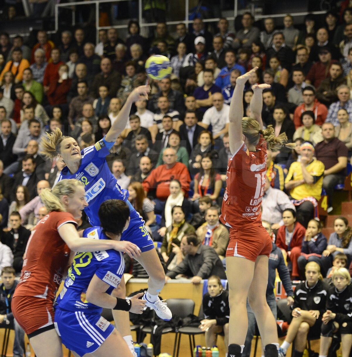 FOTO şi VIDEO Doar locul al doilea în grupă! » Oltchim - Krim 23-20