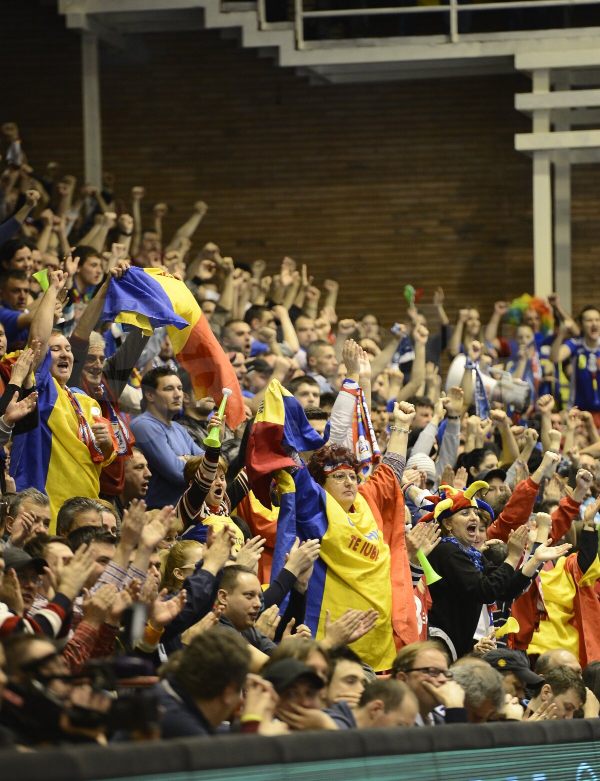 FOTO şi VIDEO Doar locul al doilea în grupă! » Oltchim - Krim 23-20