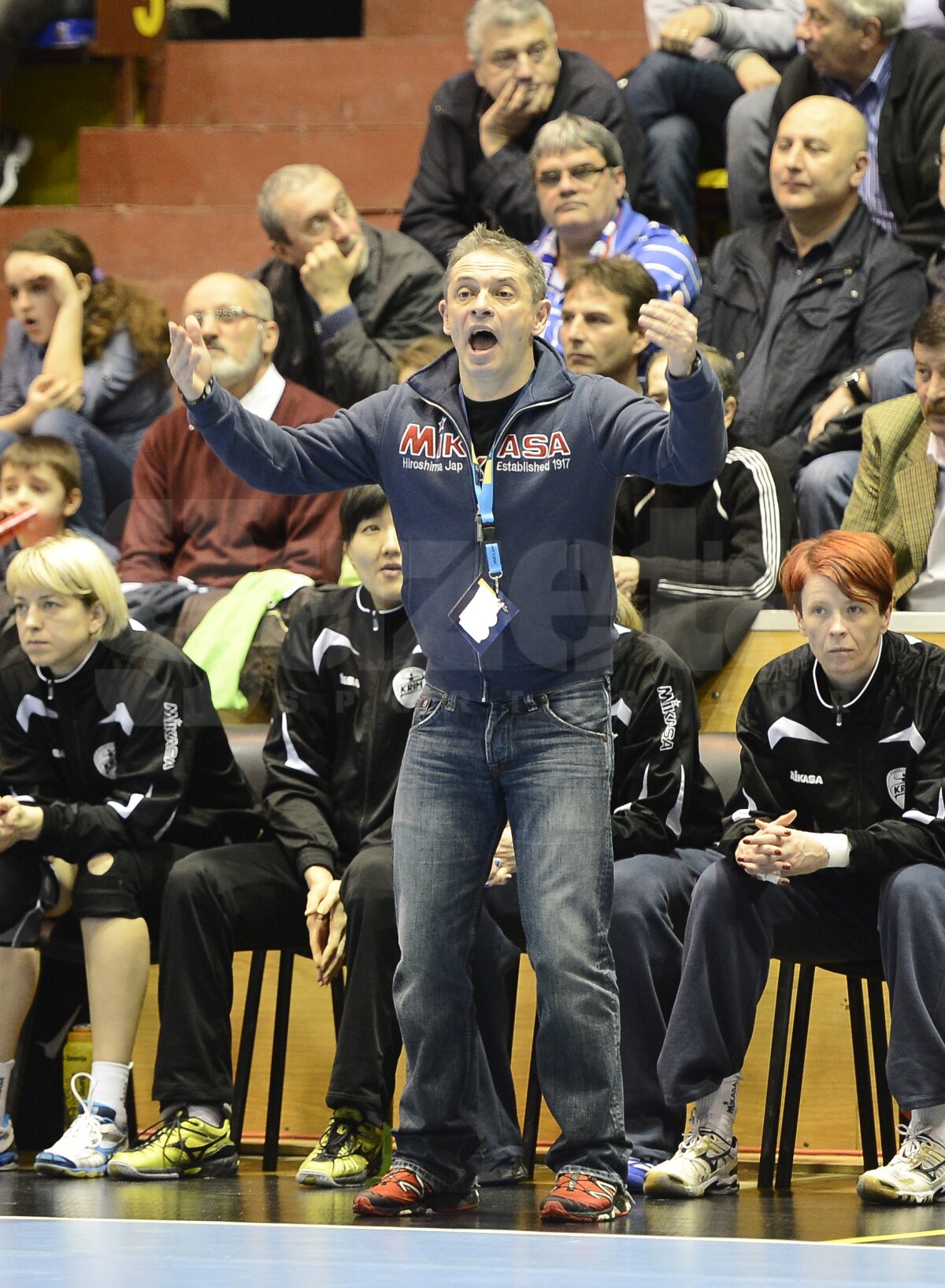 FOTO şi VIDEO Doar locul al doilea în grupă! » Oltchim - Krim 23-20