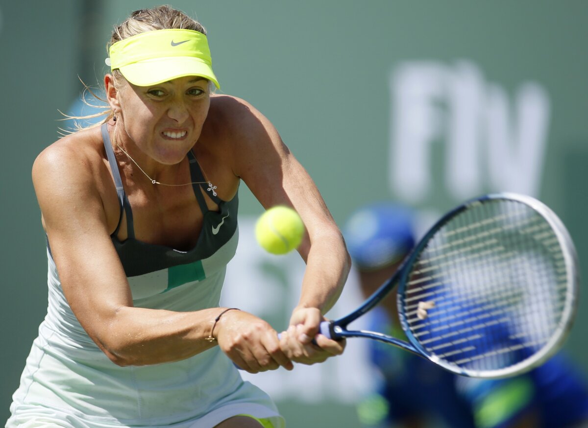 FOTO Sharapova o bate pe Wozniacki la Indian Wells şi urcă pe poziţia a doua în clasament!
