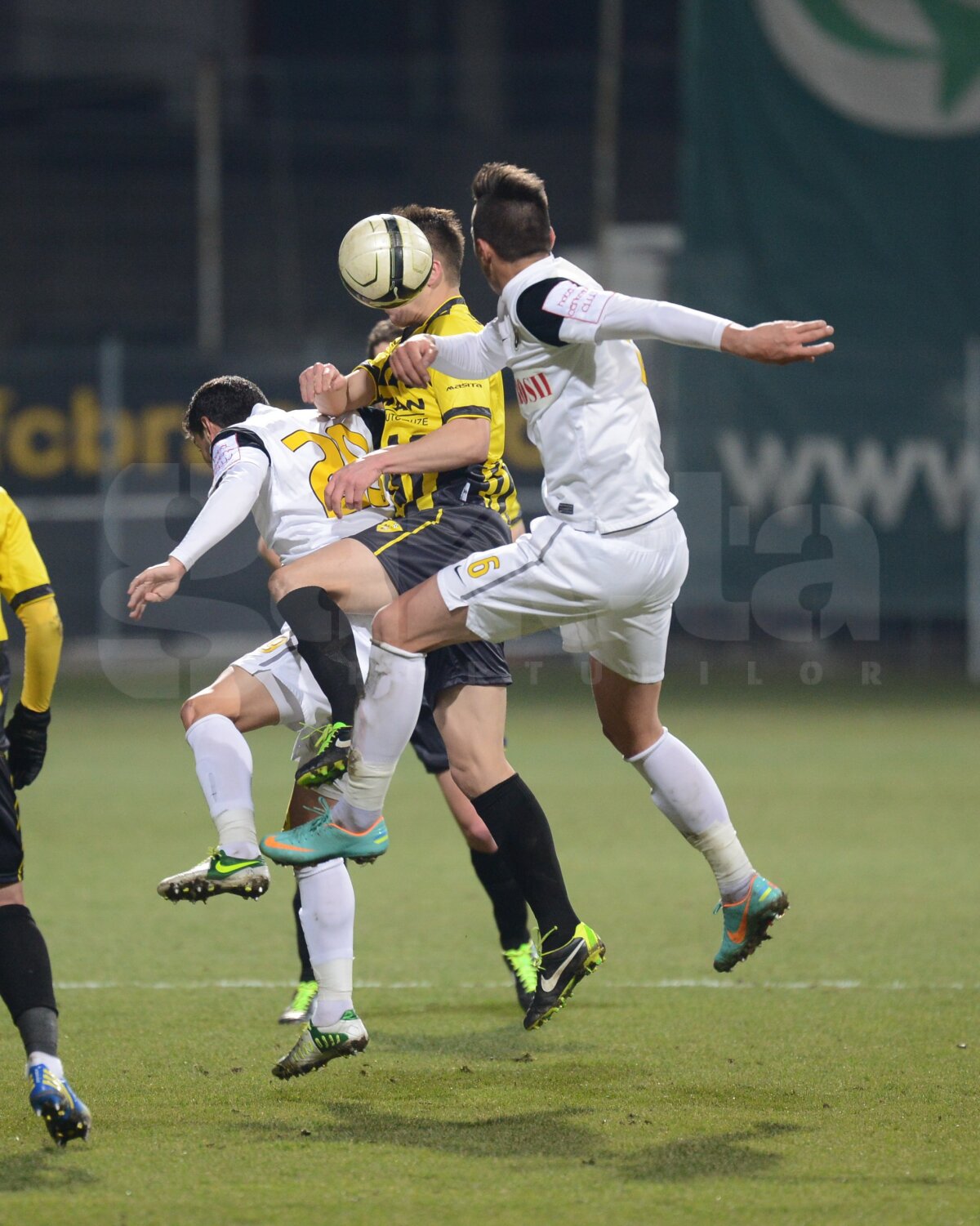 VIDEO şi FOTO FC Braşov - U Cluj 0-0 » "Stegarii" au egalat Rapid în clasament, clujenii au depăşit Ceahlăul