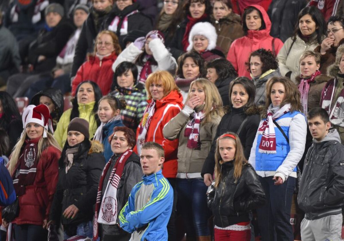 (P) Surpriză vişinie » 100 de mame în tribunele stadionului din Cluj la CFR - Rapid. Pentru că avem motive să credem!