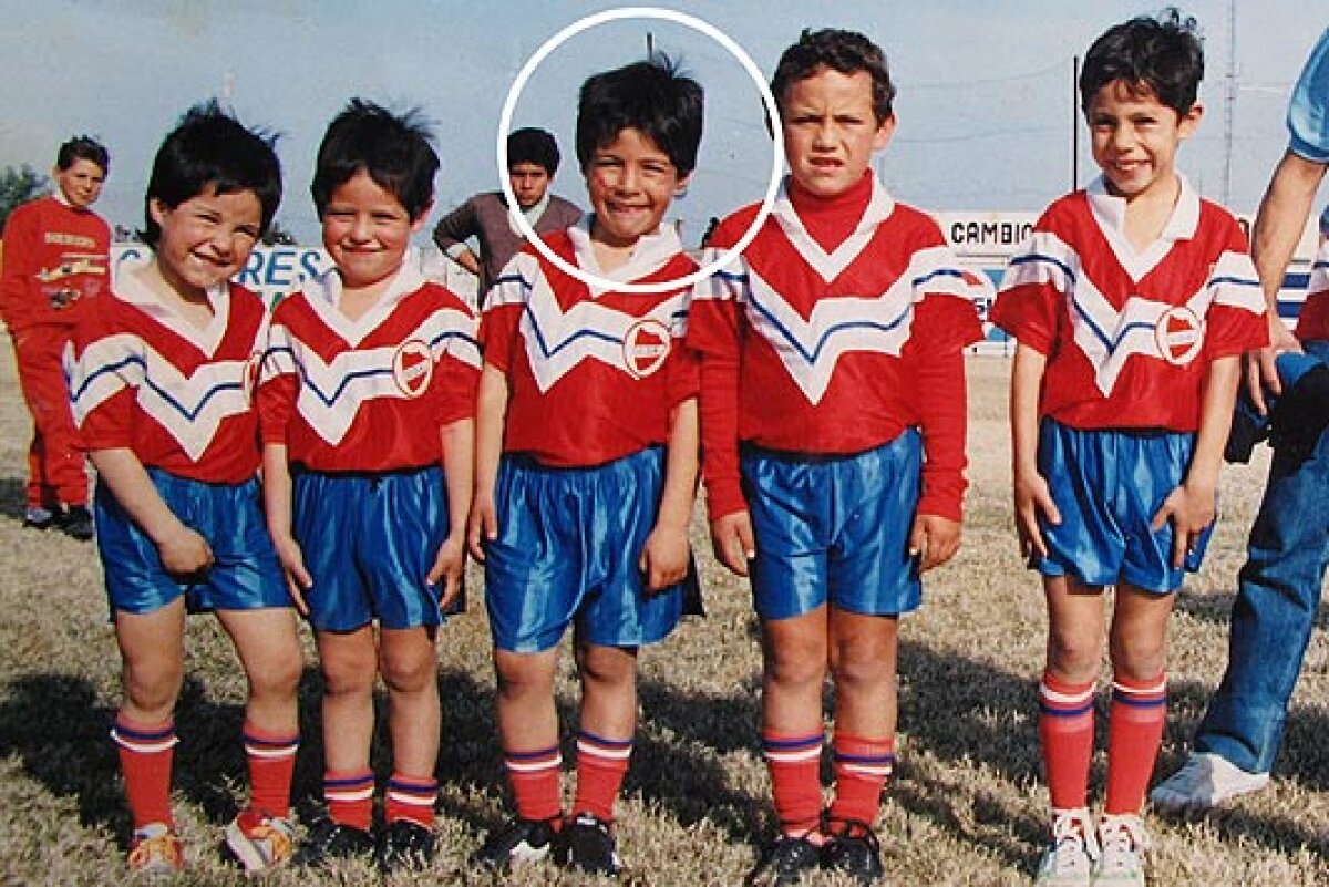 VIDEO şi FOTO Povestea emoţionantă a lui Luis Suarez: Cum a ajuns idol puştiul care "aduna monede de pe jos pentru a-i face cadouri iubitei"