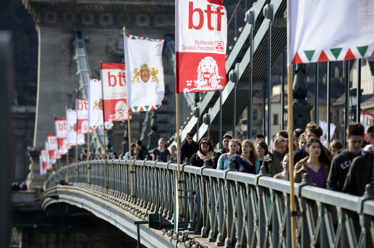Infernul civilizat » Maghiarii pregătesc un spectacol cu 20.000 de suporteri în piaţa Hosok din Budapesta