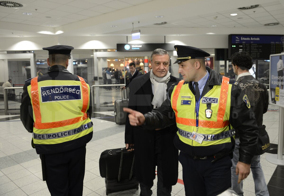 GALERIE FOTO Naţionala României a ajuns la Budapesta! Mutu şi compania au părut relaxaţi pe aeroport